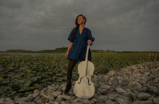 Cellist Helen Gillet